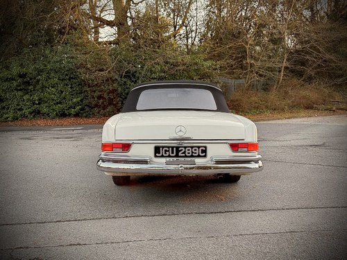 1965 Mercedes-Benz 220SEB Cabriolet W111 In vendita (immagine 49 di 281)