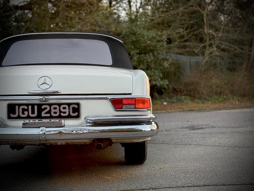 1965 Mercedes-Benz 220SEB Cabriolet W111 In vendita (immagine 102 di 281)