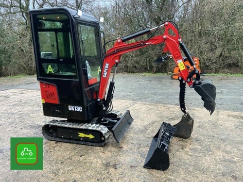 NEW CAPTOK 1 ton MINI DIGGER 3 BUCKETS SIDE TILT & THUMB VID VERKAUFT