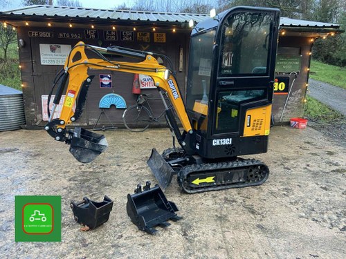 CAPTOK NEW 1 ton MINI DIGGER 3 BUCKETS, SIDE TILT & THUMB SOLD