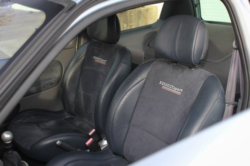 2002 Renault Clio V6 Phase 1 Te koop (foto 38 van 154)