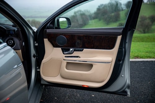 2012 Jaguar X351 XJ 5L V8 Premium Luxury 22k miles For Sale (picture 25 of 186)