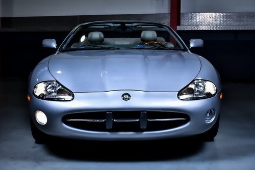 2002 Jaguar XK8 Convertible 4,0L V8 à venda (imagem 4 de 102)