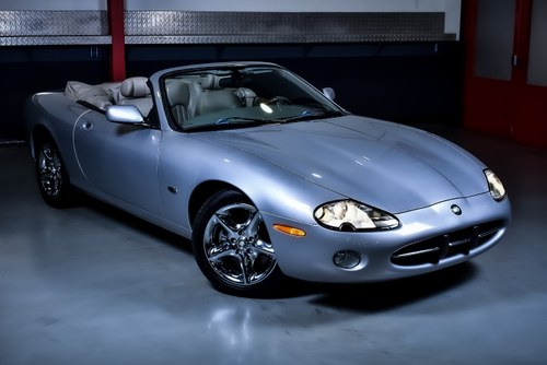 2002 Jaguar XK8 Convertible 4,0L V8 à venda (imagem 9 de 102)