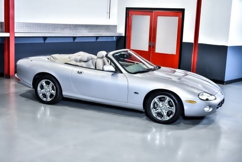 2002 Jaguar XK8 Convertible 4,0L V8 à venda (imagem 12 de 102)