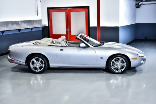 2002 Jaguar XK8 Convertible 4,0L V8 à venda (imagem 14 de 102)