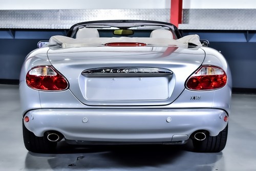 2002 Jaguar XK8 Convertible 4,0L V8 à venda (imagem 19 de 102)