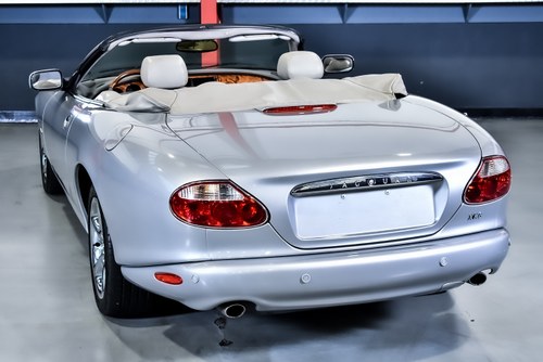2002 Jaguar XK8 Convertible 4,0L V8 à venda (imagem 20 de 102)