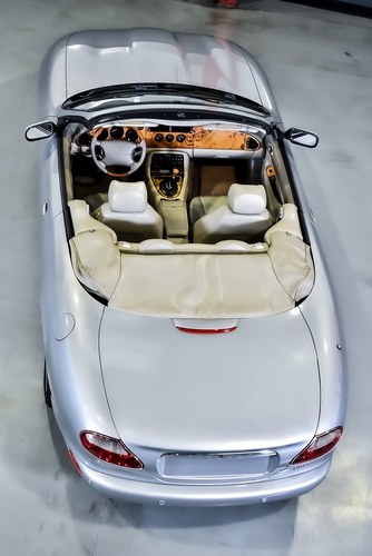 2002 Jaguar XK8 Convertible 4,0L V8 à venda (imagem 28 de 102)