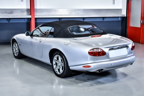 2002 Jaguar XK8 Convertible 4,0L V8 à venda (imagem 31 de 102)