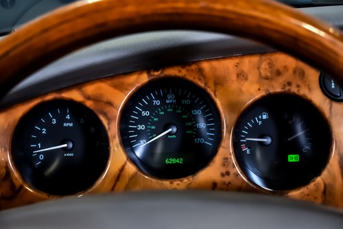 2002 Jaguar XK8 Convertible 4,0L V8 à venda (imagem 43 de 102)