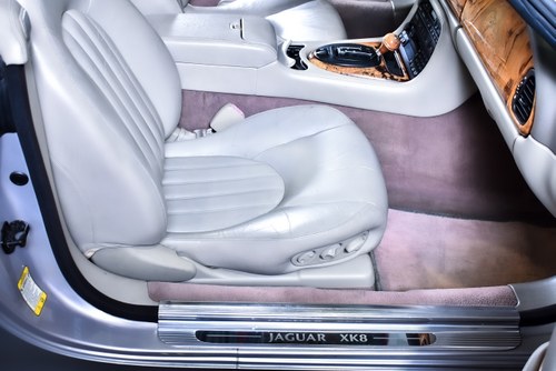 2002 Jaguar XK8 Convertible 4,0L V8 à venda (imagem 57 de 102)