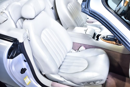 2002 Jaguar XK8 Convertible 4,0L V8 à venda (imagem 59 de 102)