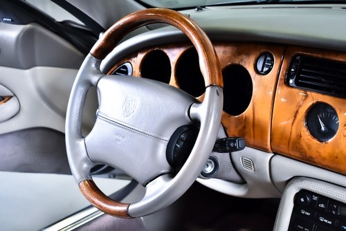 2002 Jaguar XK8 Convertible 4,0L V8 à venda (imagem 62 de 102)