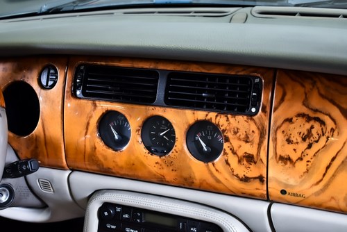 2002 Jaguar XK8 Convertible 4,0L V8 à venda (imagem 63 de 102)