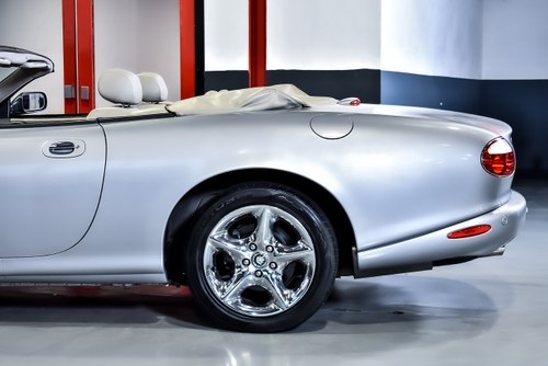 2002 Jaguar XK8 Convertible 4,0L V8 à venda (imagem 91 de 102)