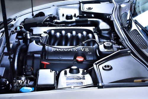 2002 Jaguar XK8 Convertible 4,0L V8 à venda (imagem 97 de 102)