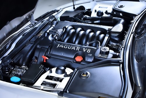 2002 Jaguar XK8 Convertible 4,0L V8 à venda (imagem 98 de 102)