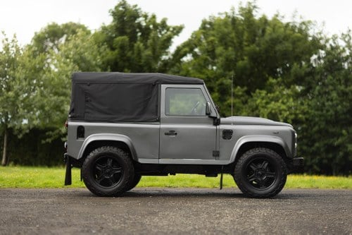 Afbeelding 2 voor 2015 Land Rover Defender 90 L316