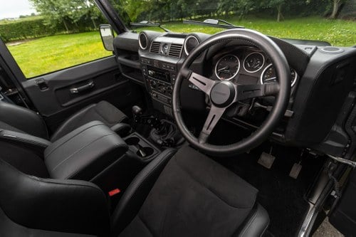 Afbeelding 3 voor 2015 Land Rover Defender 90 L316