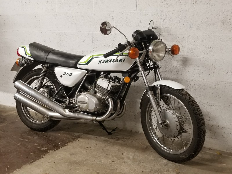 1975 Kawasaki S1 250 Blanc