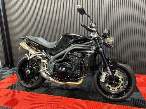 2010 TRIUMPH SPEED TRIPLE 1050 FINANCE SPECIALISTS APPLY NOW À venda