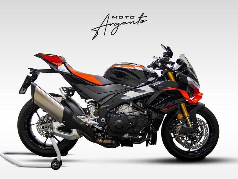 2025 Aprilia Tuono V4 APRC