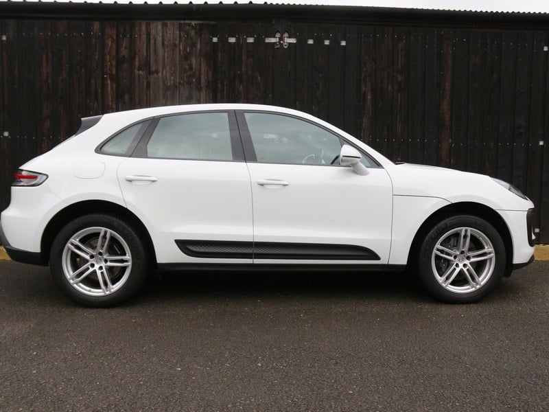 2022 Porsche Macan PDK