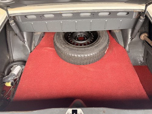 1965 Mercedes-Benz 220SEB Cabriolet W111 In vendita (immagine 185 di 281)