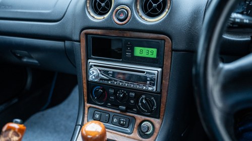 1999 Mazda MX-5 Mk2 Sport + Factory hard top à vendre (picture 33 of 216)