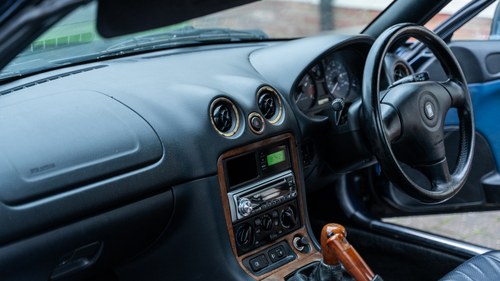 1999 Mazda MX-5 Mk2 Sport + Factory hard top à vendre (picture 70 of 216)