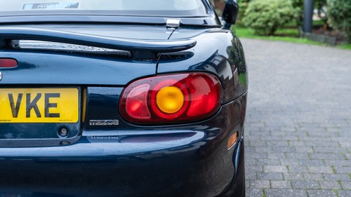 1999 Mazda MX-5 Mk2 Sport + Factory hard top à vendre (picture 83 of 216)