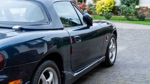 1999 Mazda MX-5 Mk2 Sport + Factory hard top à vendre (picture 97 of 216)
