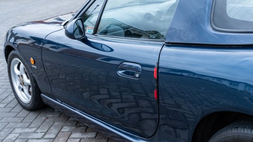 1999 Mazda MX-5 Mk2 Sport + Factory hard top à vendre (picture 141 of 216)
