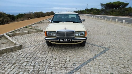 1977 Mercedes-Benz W123 300D Manual For Sale (picture 5 of 83)