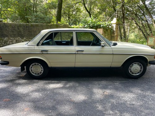 1977 Mercedes-Benz W123 300D Manual For Sale (picture 7 of 83)