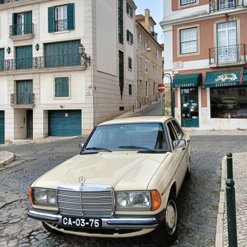 1977 Mercedes-Benz W123 300D Manual For Sale (picture 11 of 83)