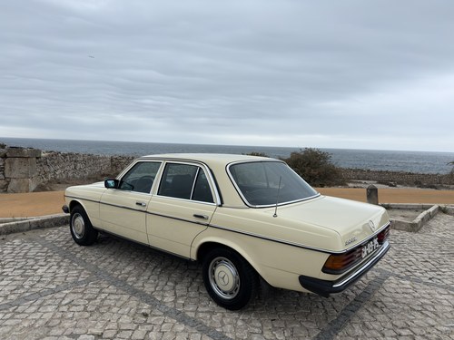 1977 Mercedes-Benz W123 300D Manual For Sale (picture 14 of 83)