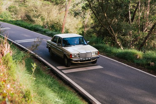 1977 Mercedes-Benz W123 300D Manual For Sale (picture 1 of 83)