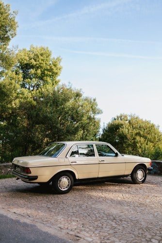 1977 Mercedes-Benz W123 300D Manual For Sale (picture 21 of 83)