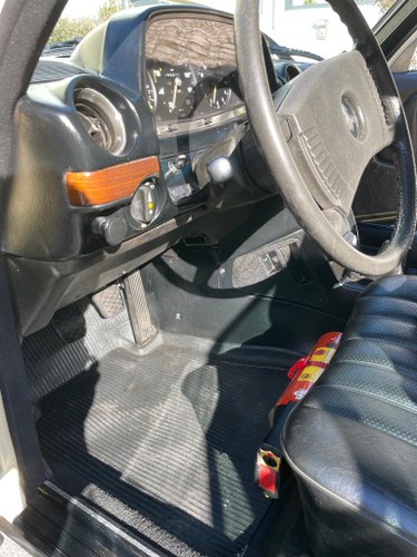 1977 Mercedes-Benz W123 300D Manual For Sale (picture 38 of 83)