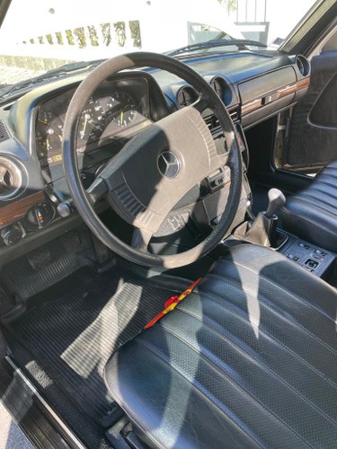 1977 Mercedes-Benz W123 300D Manual For Sale (picture 43 of 83)