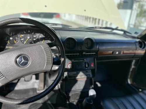 1977 Mercedes-Benz W123 300D Manual For Sale (picture 45 of 83)