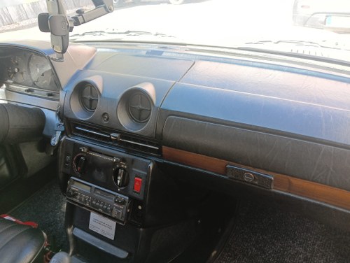 1977 Mercedes-Benz W123 300D Manual For Sale (picture 48 of 83)