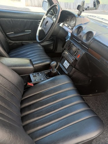 1977 Mercedes-Benz W123 300D Manual For Sale (picture 49 of 83)