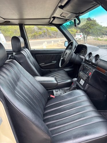 1977 Mercedes-Benz W123 300D Manual For Sale (picture 54 of 83)