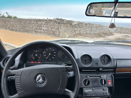 1977 Mercedes-Benz W123 300D Manual For Sale (picture 57 of 83)