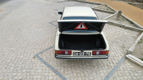 1977 Mercedes-Benz W123 300D Manual For Sale (picture 67 of 83)