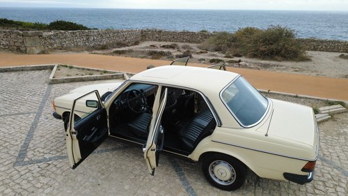 1977 Mercedes-Benz W123 300D Manual For Sale (picture 68 of 83)