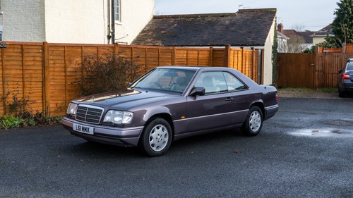 1994 Mercedes-Benz C124 320CE For Sale (picture 3 of 212)